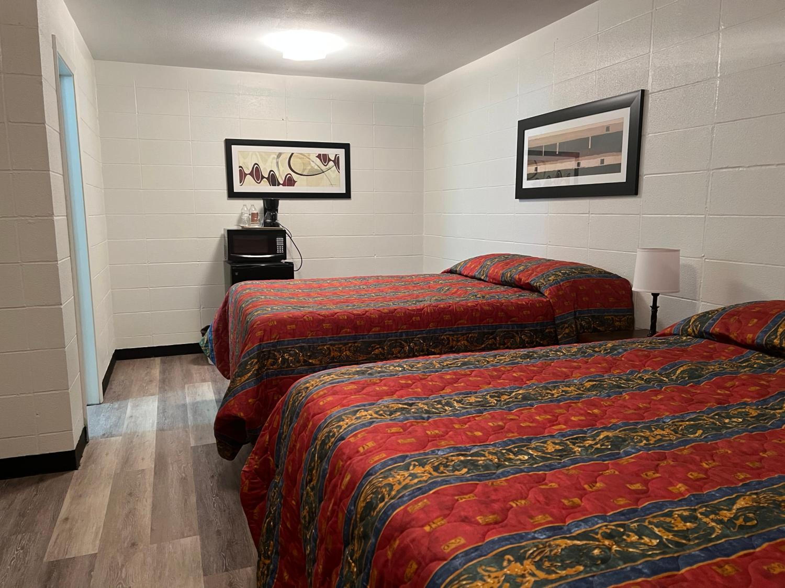 Driftwood Inn and Lodge by the lake - Property Image 48