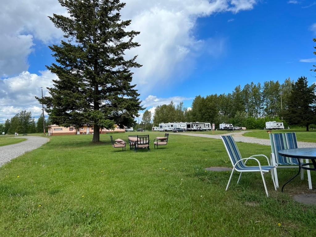 Quesnel Vacations - Airport Inn - Property Image 2