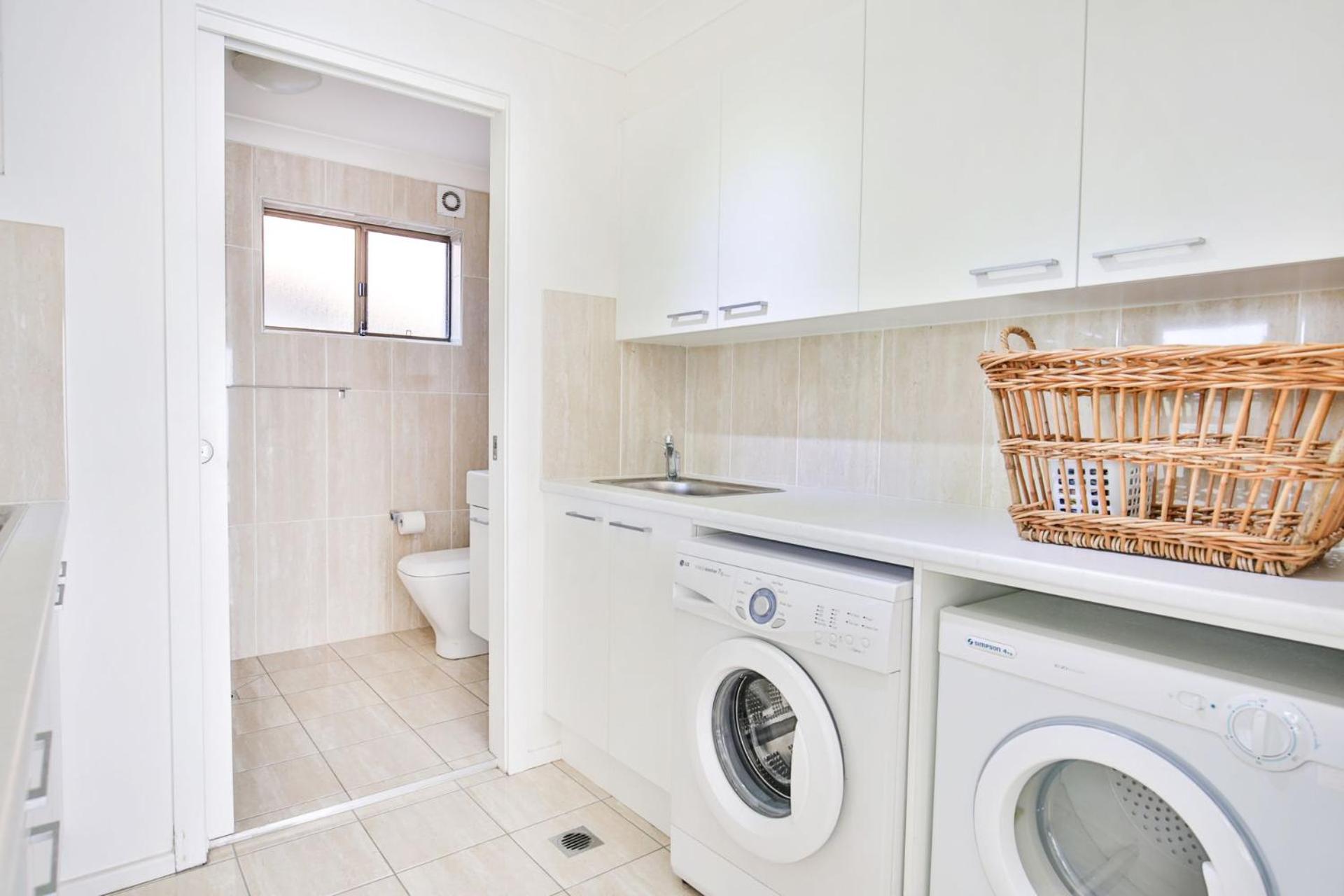 Watermans Pet Friendly 1 Min Walk to Beach