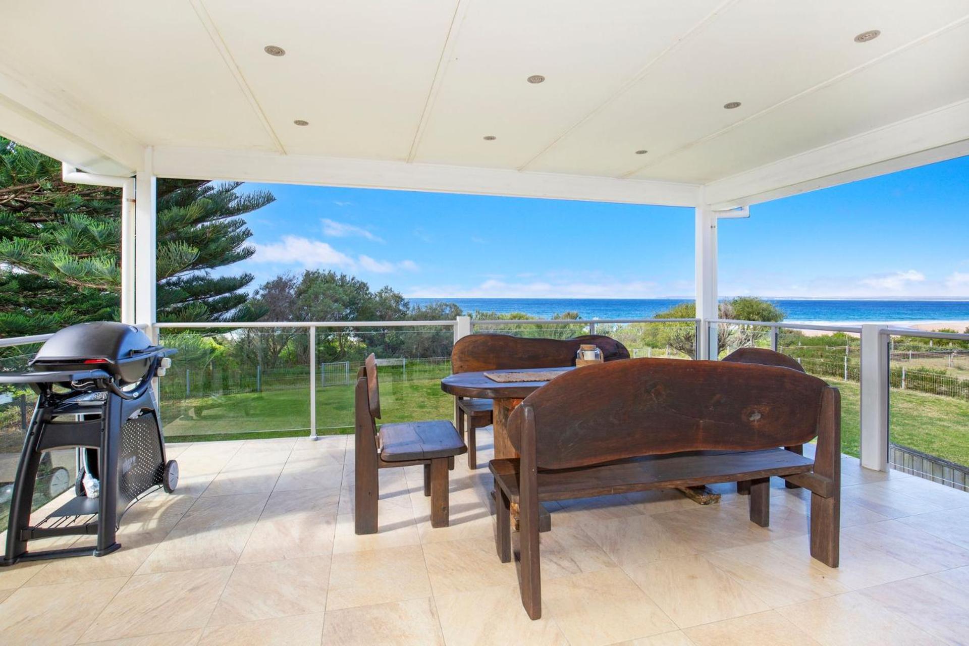 Watermans Pet Friendly 1 Min Walk to Beach
