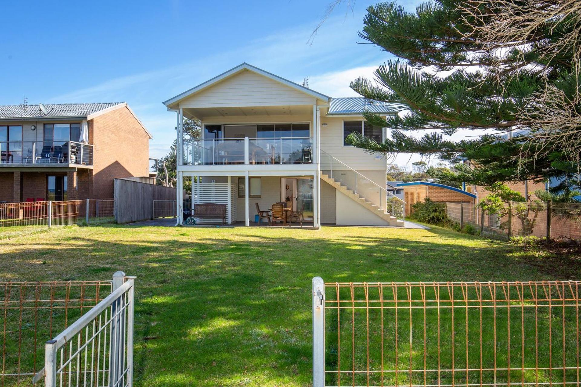 Watermans Pet Friendly 1 Min Walk to Beach