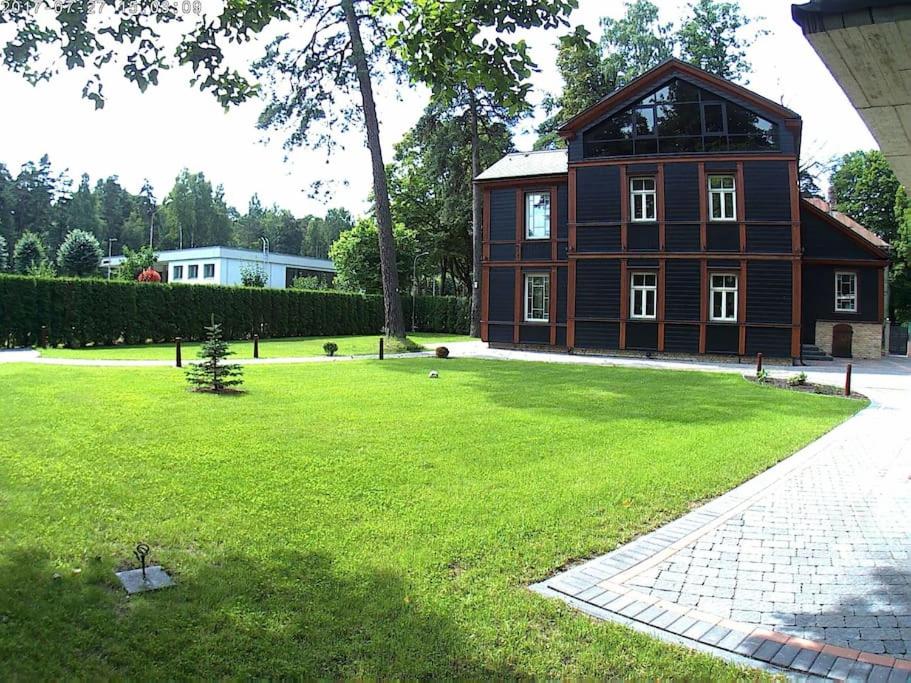 Exquisite 1930's Historical House view 4
