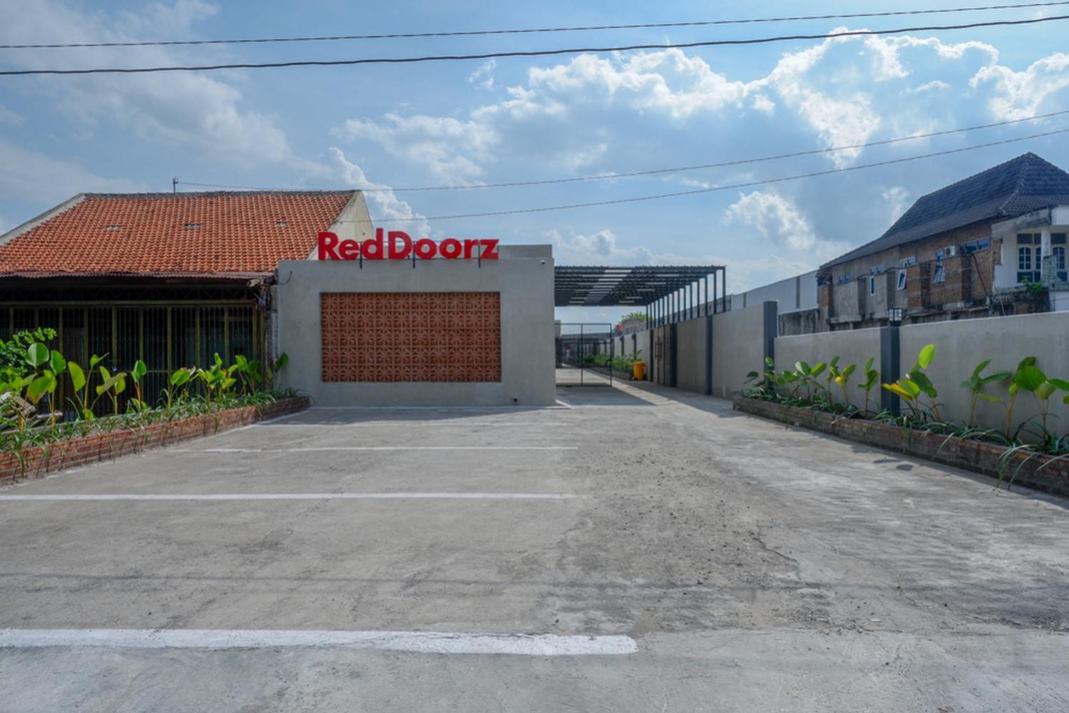 RedDoorz @ Klaten City view 4