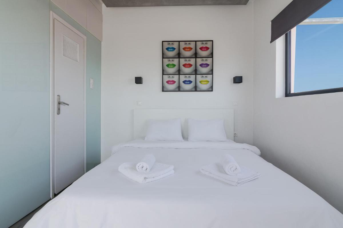 Apartment With Terrace In Piraeus photo 4