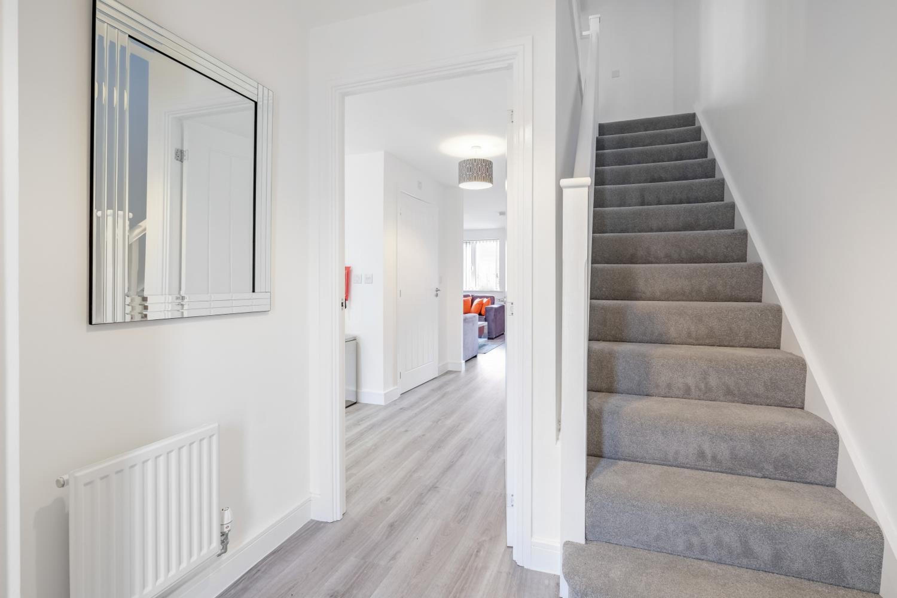 Modern 5 Bedroom 3 Bathroom Serviced House Aylesbury with parking By 360Stays