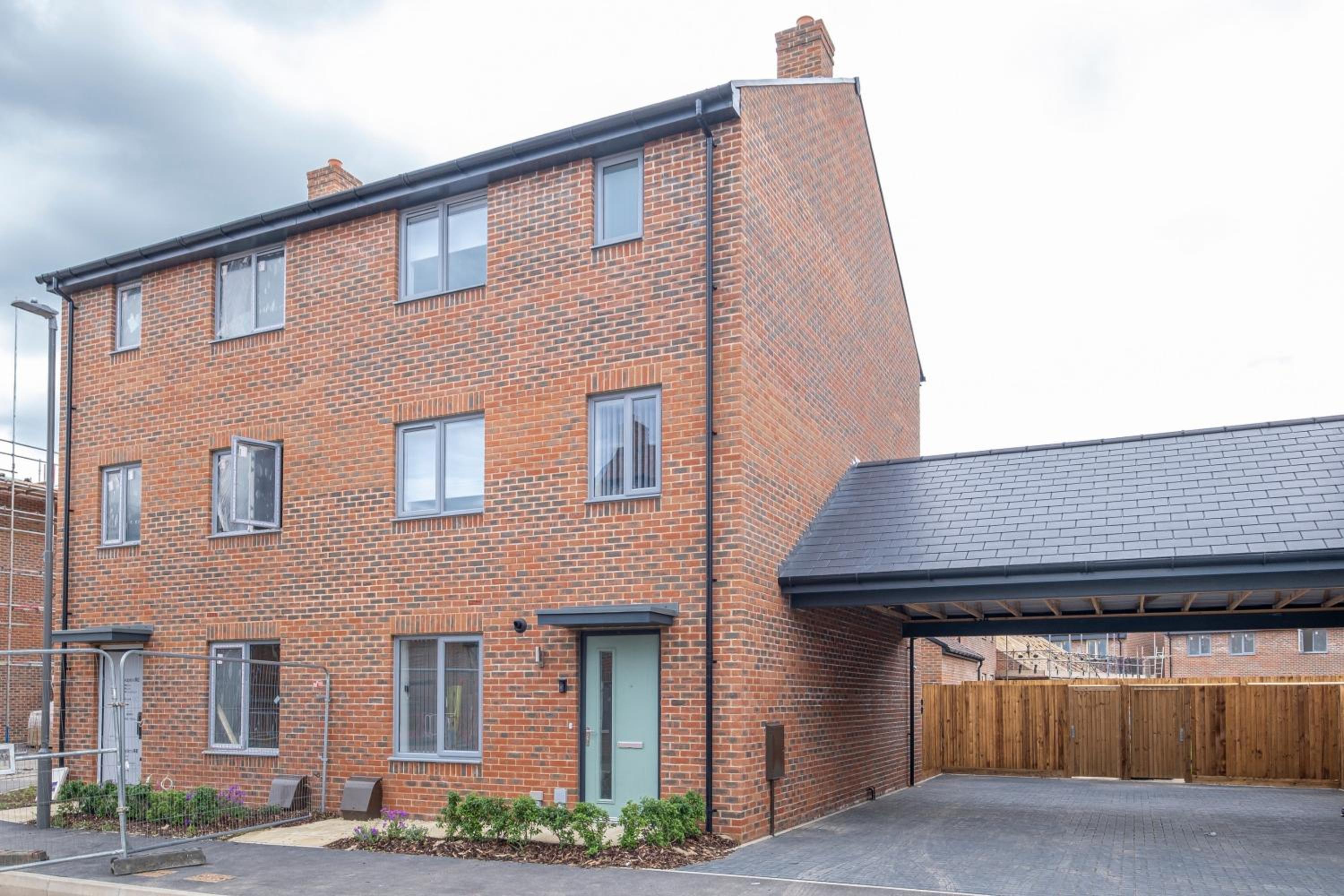Modern 5 Bedroom 3 Bathroom Serviced House Aylesbury with parking By 360Stays, photo 10