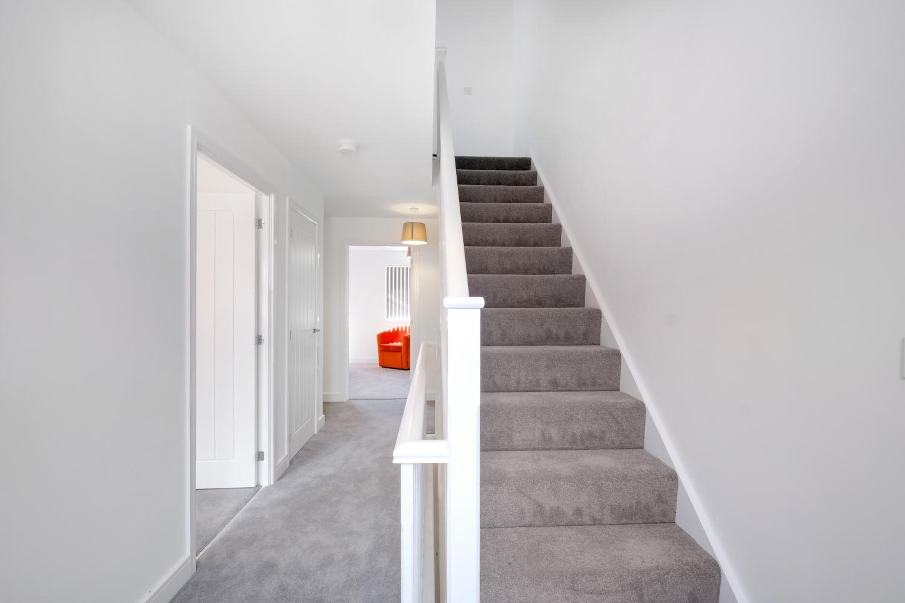 Modern 5 Bedroom 3 Bathroom Serviced House Aylesbury with parking By 360Stays