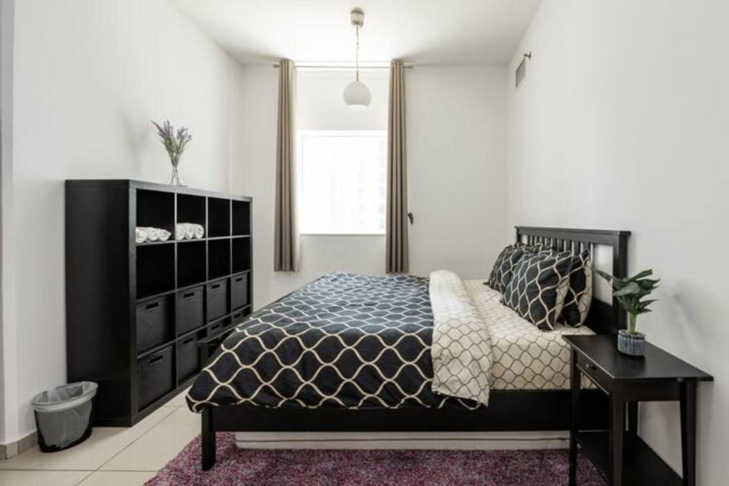 Lovely Dubai Marina Apt - Partial Sea view