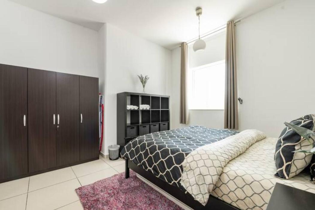 Lovely Dubai Marina Apt - Partial Sea view