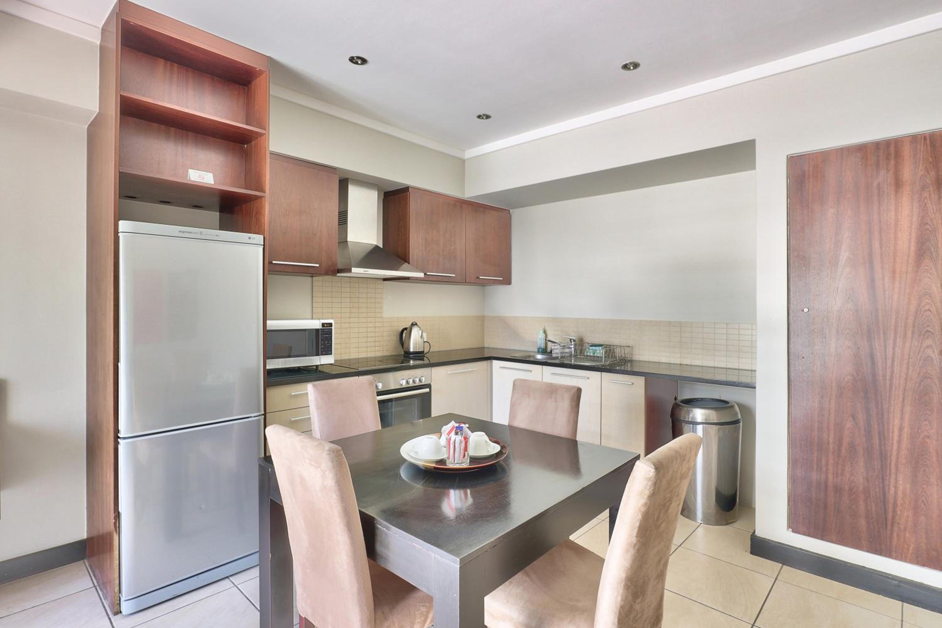The Icon 1 Bedroom apartment in Cape Town Foreshore (1102) view 2