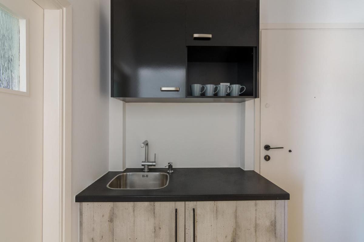 Minimal Apartment In Athens photo 4