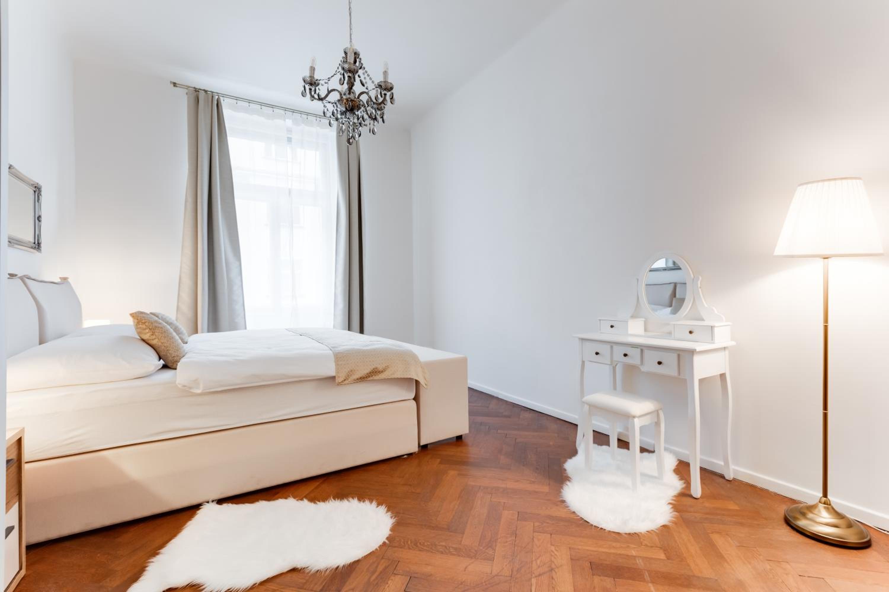Luxury Riverside Apartments In The Center Of Prague