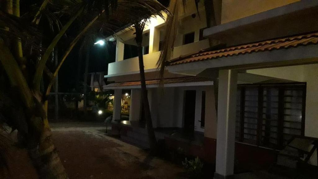 Kizhunna rock beach house
