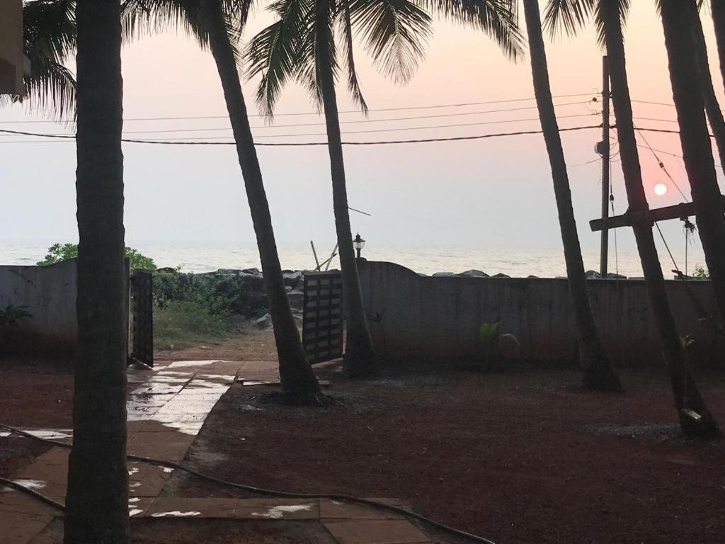 Kizhunna rock beach house