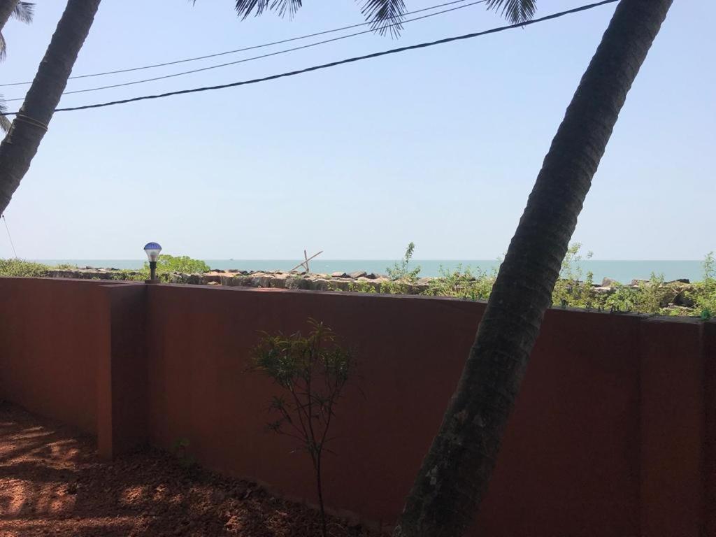 Kizhunna rock beach house