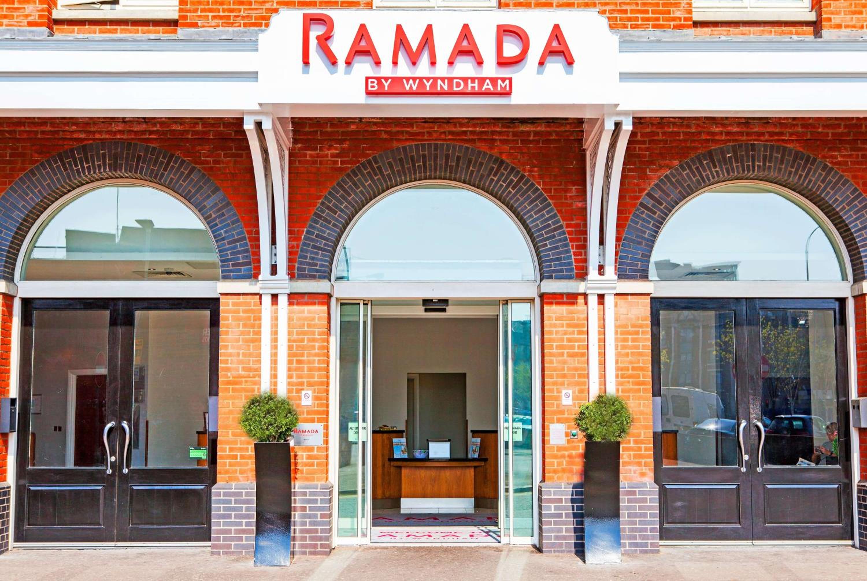 Hotel Ramada by Wyndham Belfast - Image 1