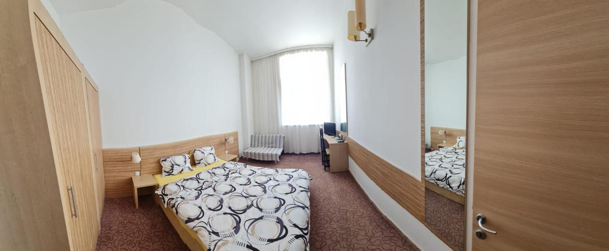RIN Grand regim hotelier en Bucharest — hotel room