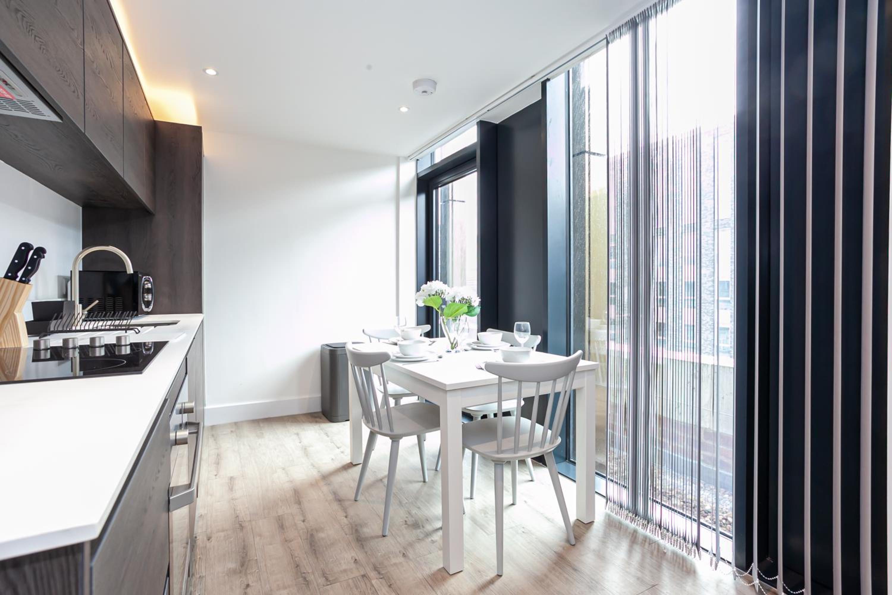 Pillo Rooms Serviced Apartments - Manchester view 3