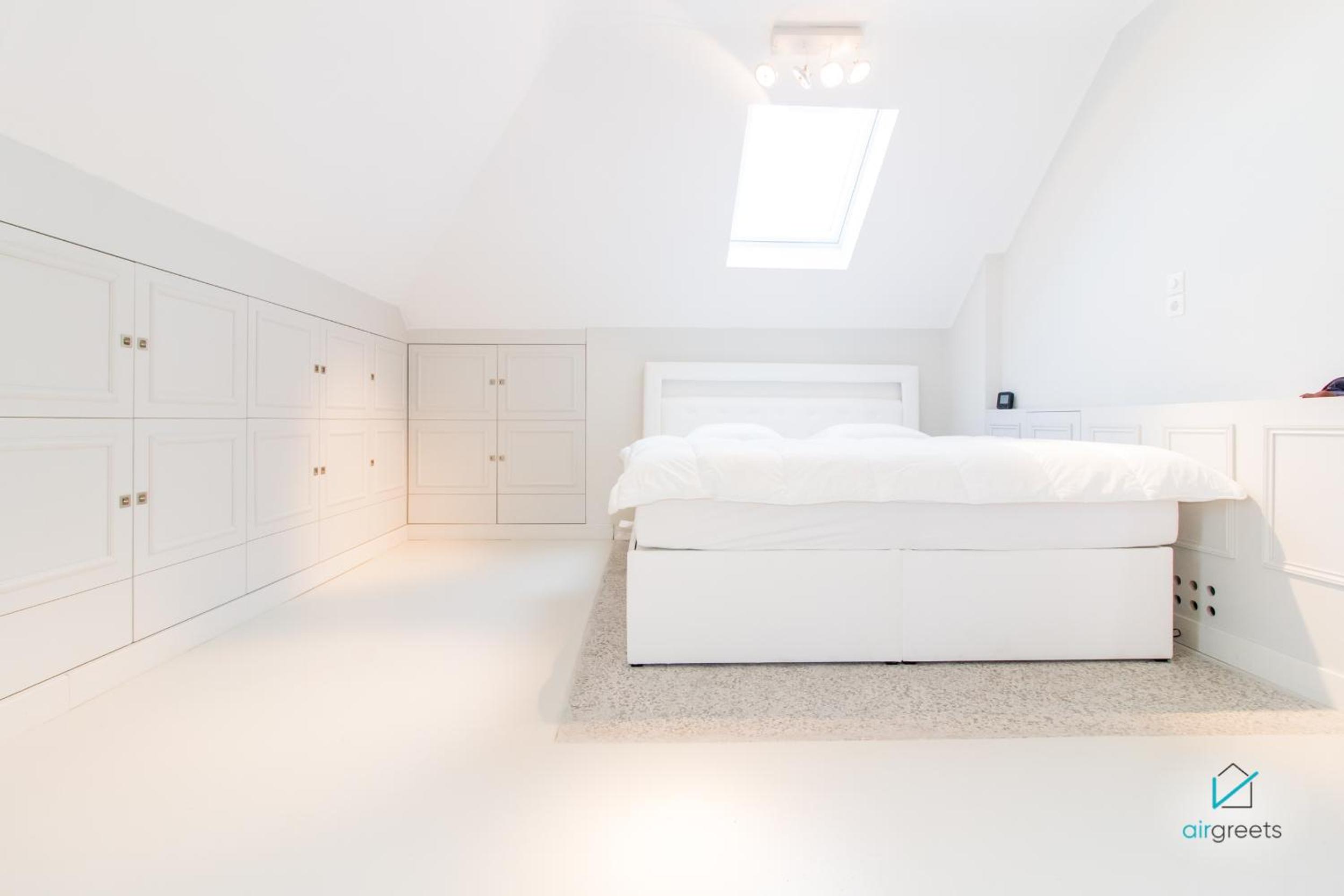 MODERN, MINIMALIST FLAT IN VIENNA
