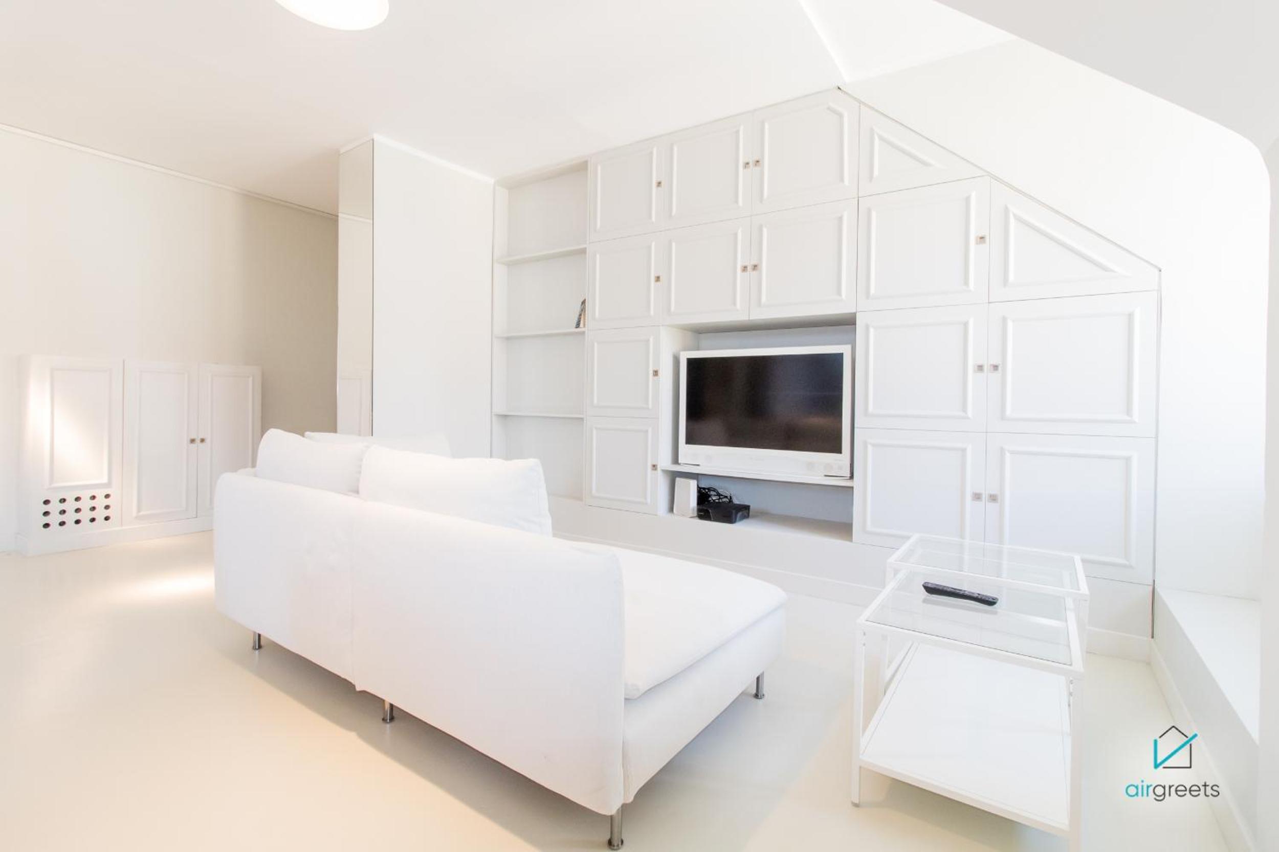 MODERN, MINIMALIST FLAT IN VIENNA