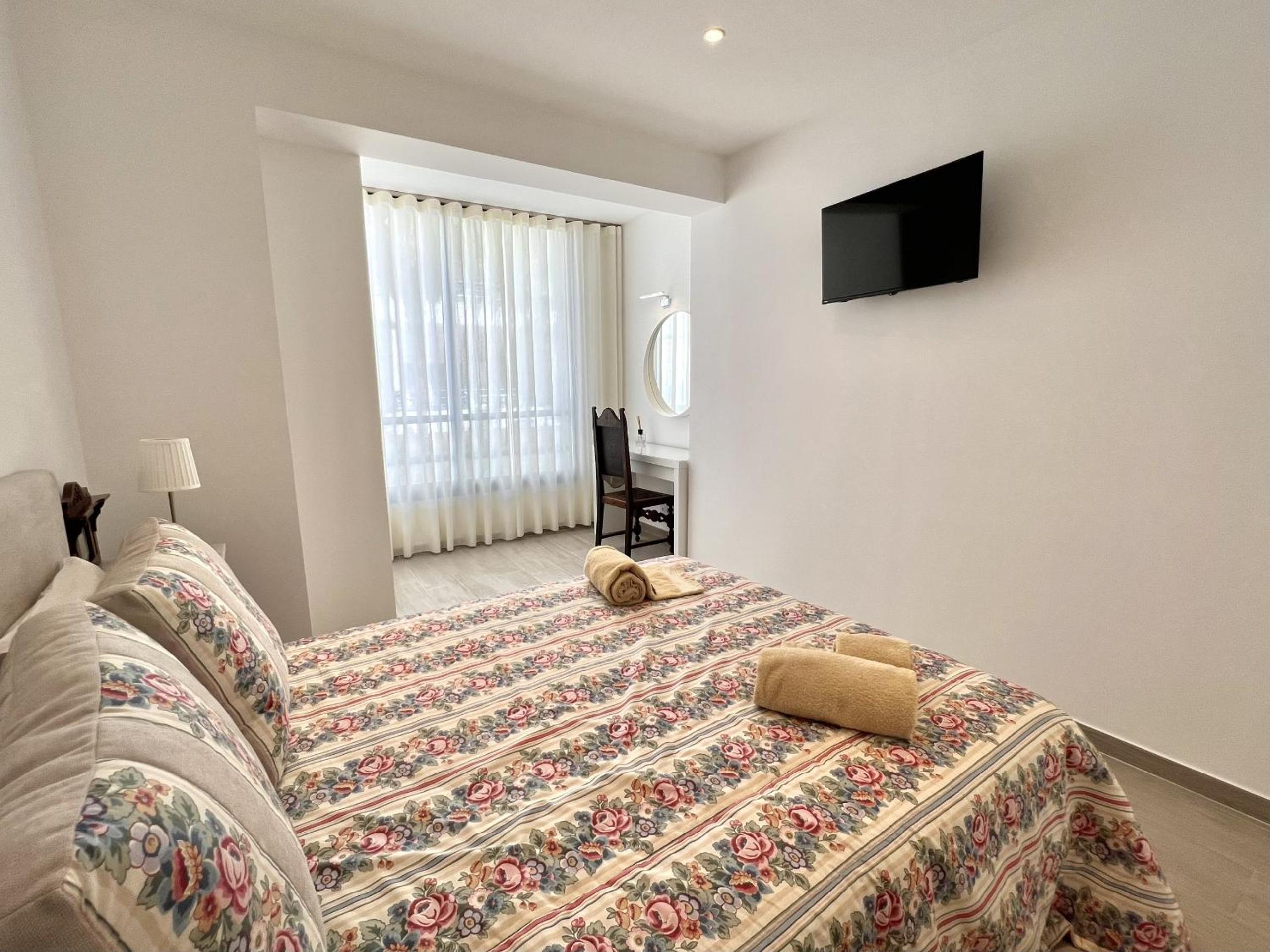Beachside Apartment - With Pool by HD PROPERTIES view 3