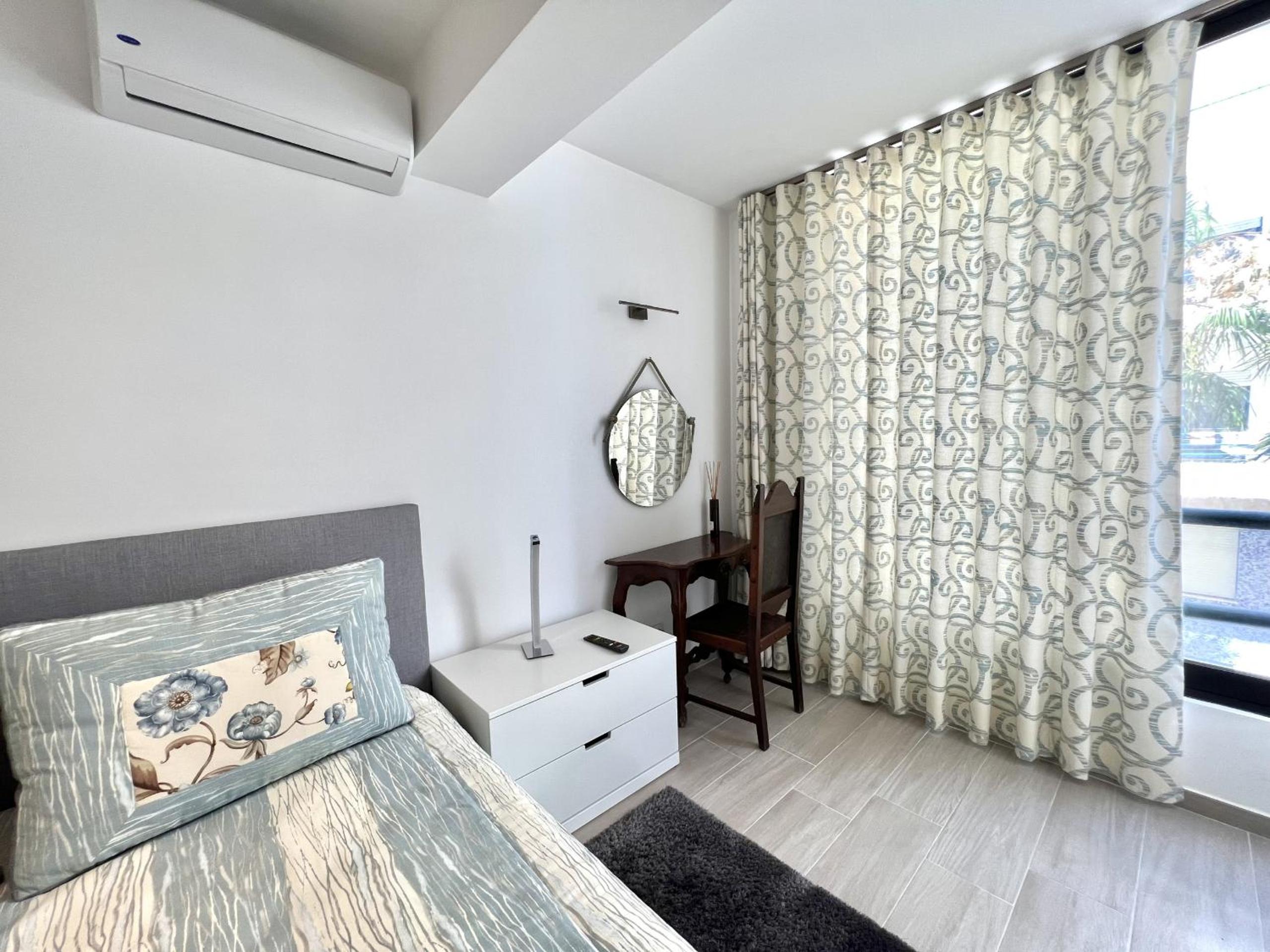 Beachside Apartment - With Pool by HD PROPERTIES view 4