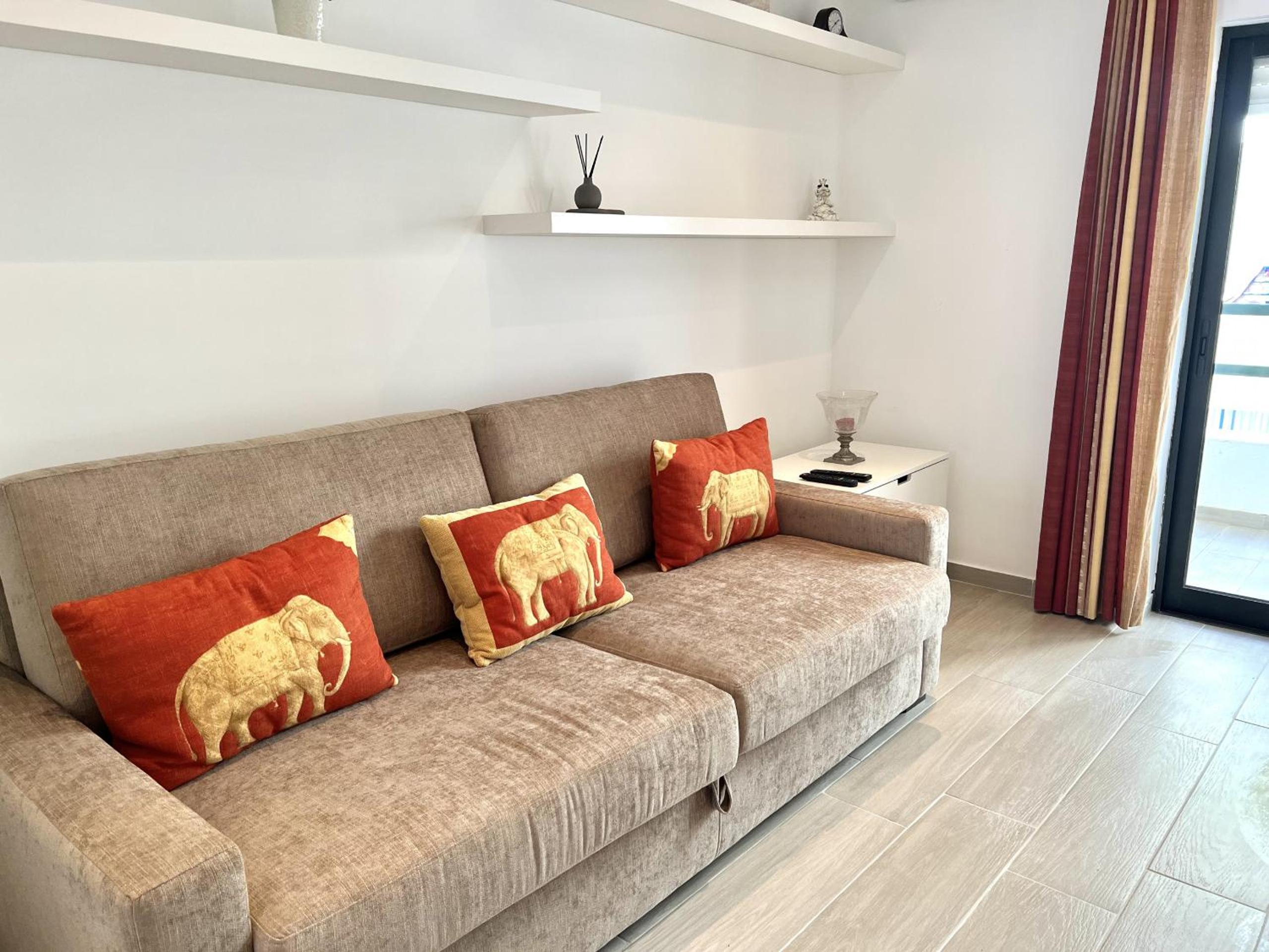 Beachside Apartment - With Pool by HD PROPERTIES view 5