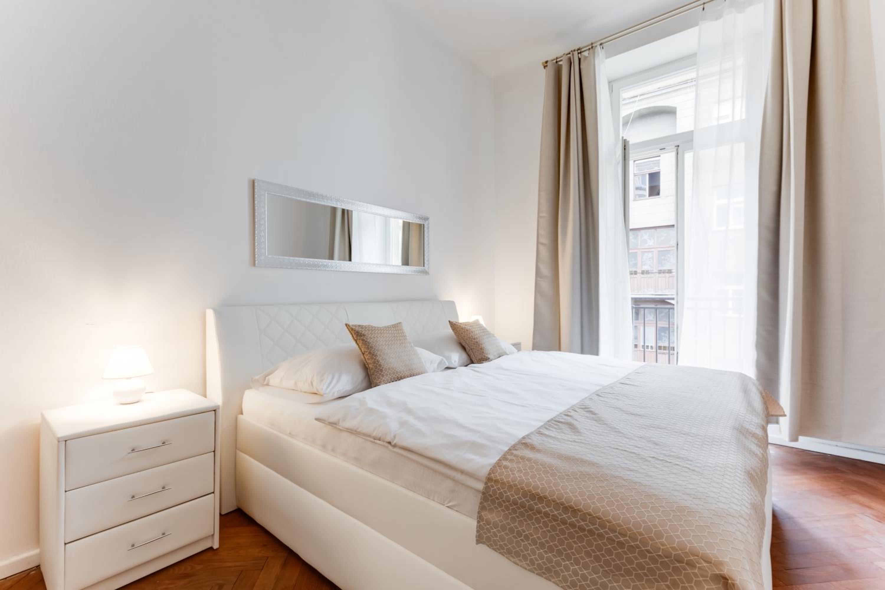 Luxury Riverside Apartments In The Center Of Prague