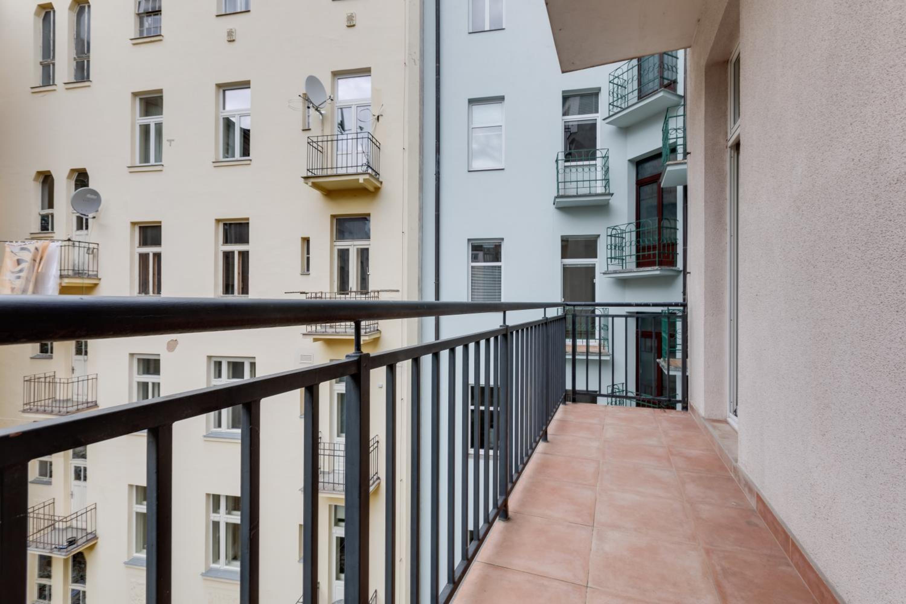 Luxury Riverside Apartments In The Center Of Prague
