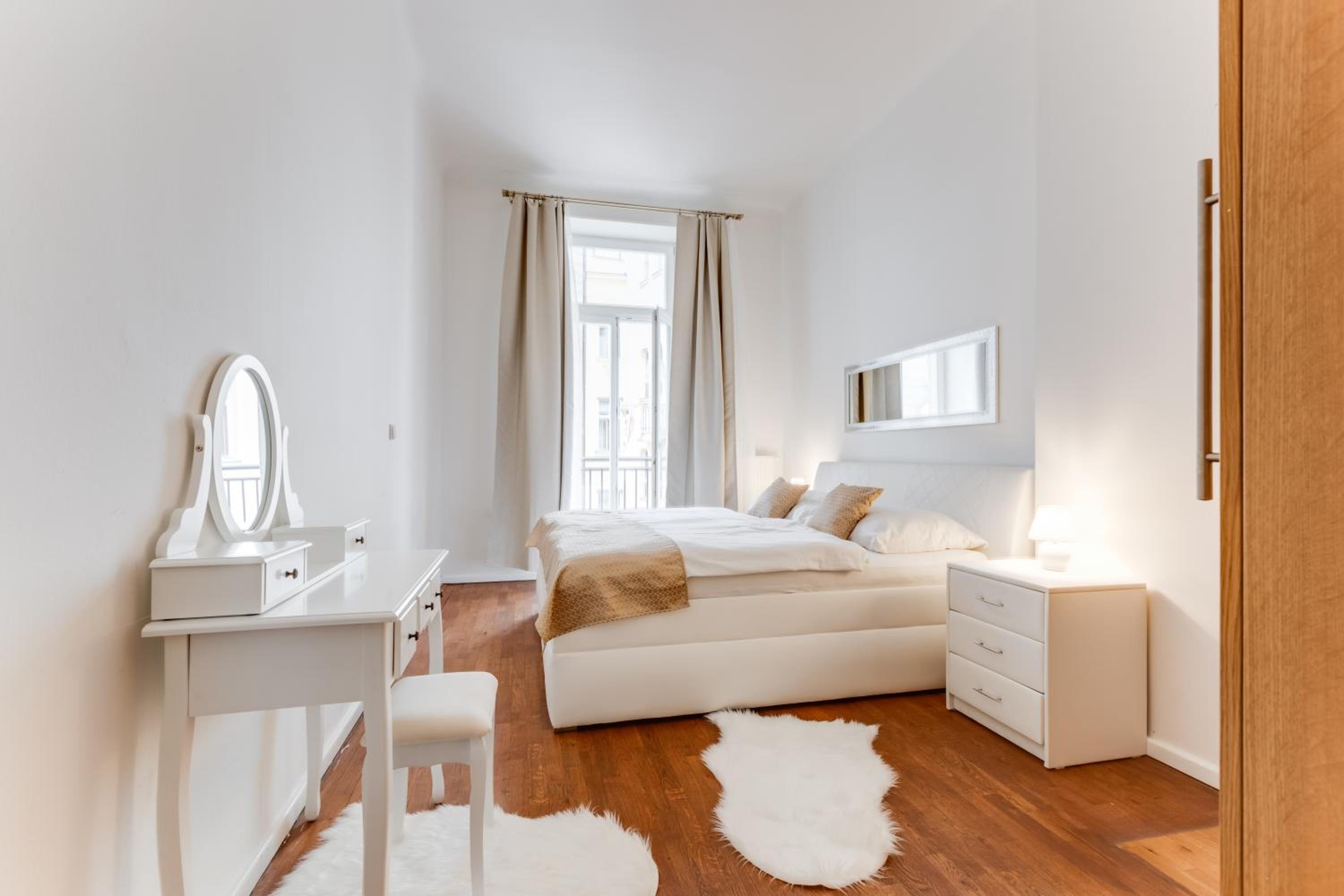 Luxury Riverside Apartments In The Center Of Prague