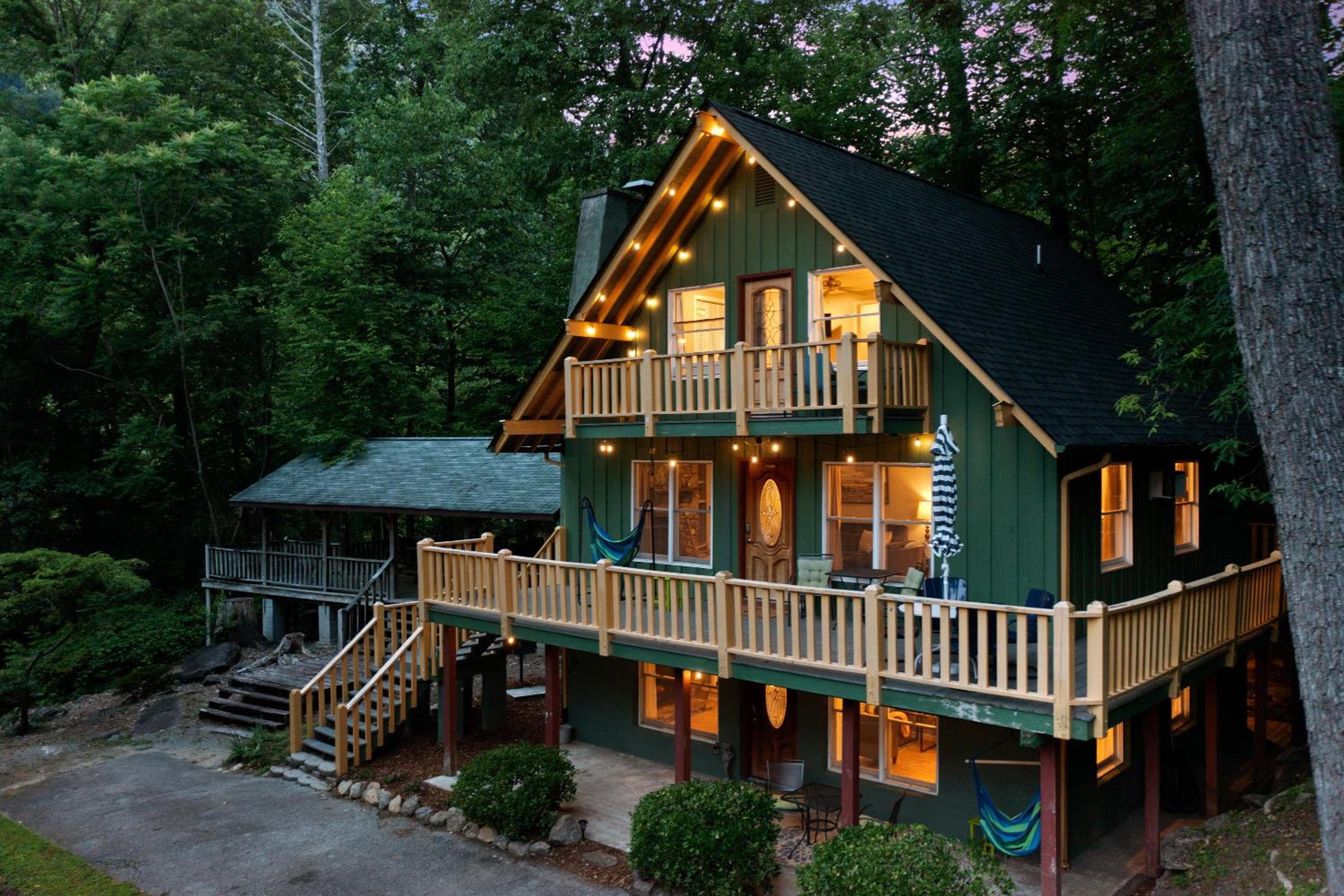 Chimney Rock Chalet Near Lake Lure! view 2