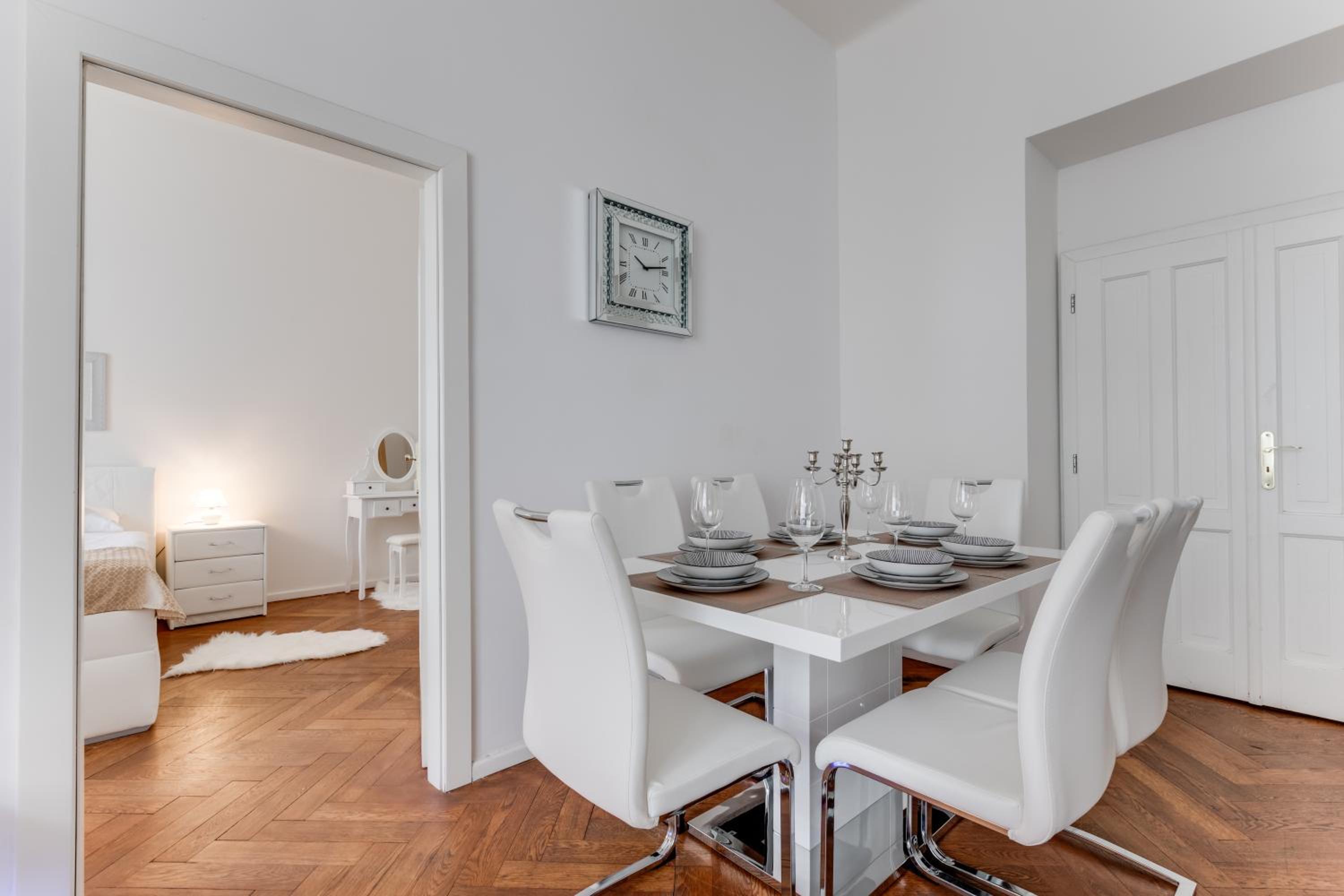 Luxury Riverside Apartments In The Center Of Prague
