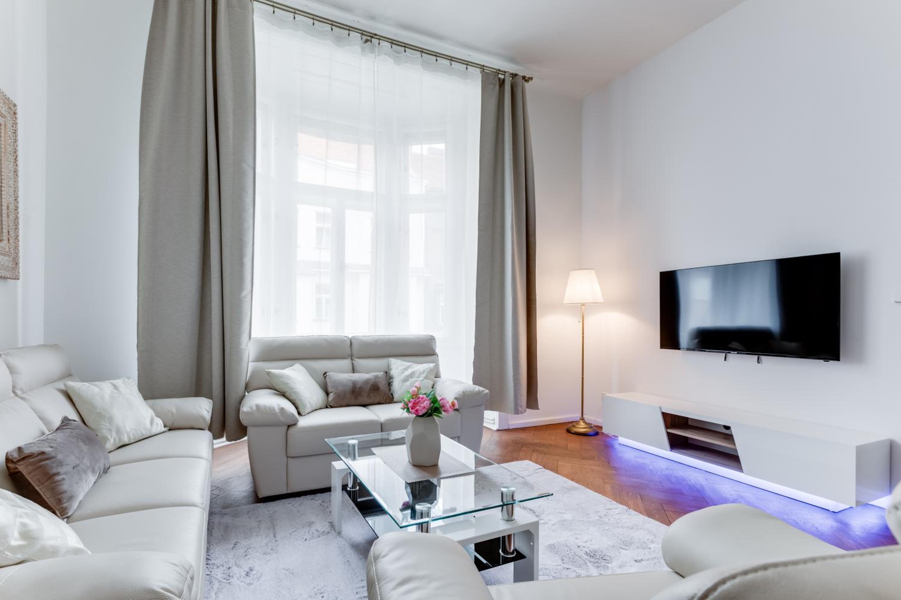 Luxury Riverside Apartments In The Center Of Prague