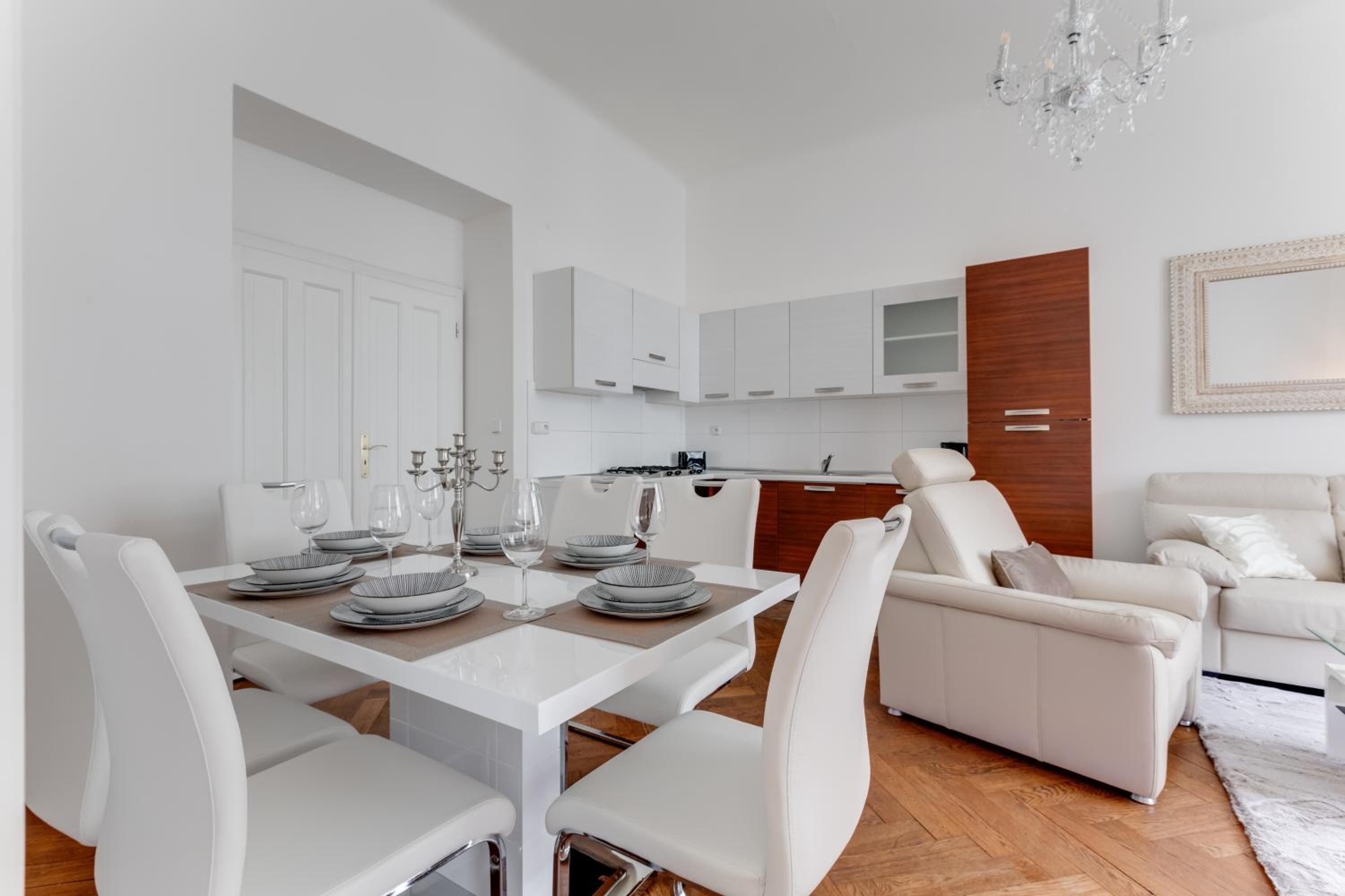 Luxury Riverside Apartments In The Center Of Prague