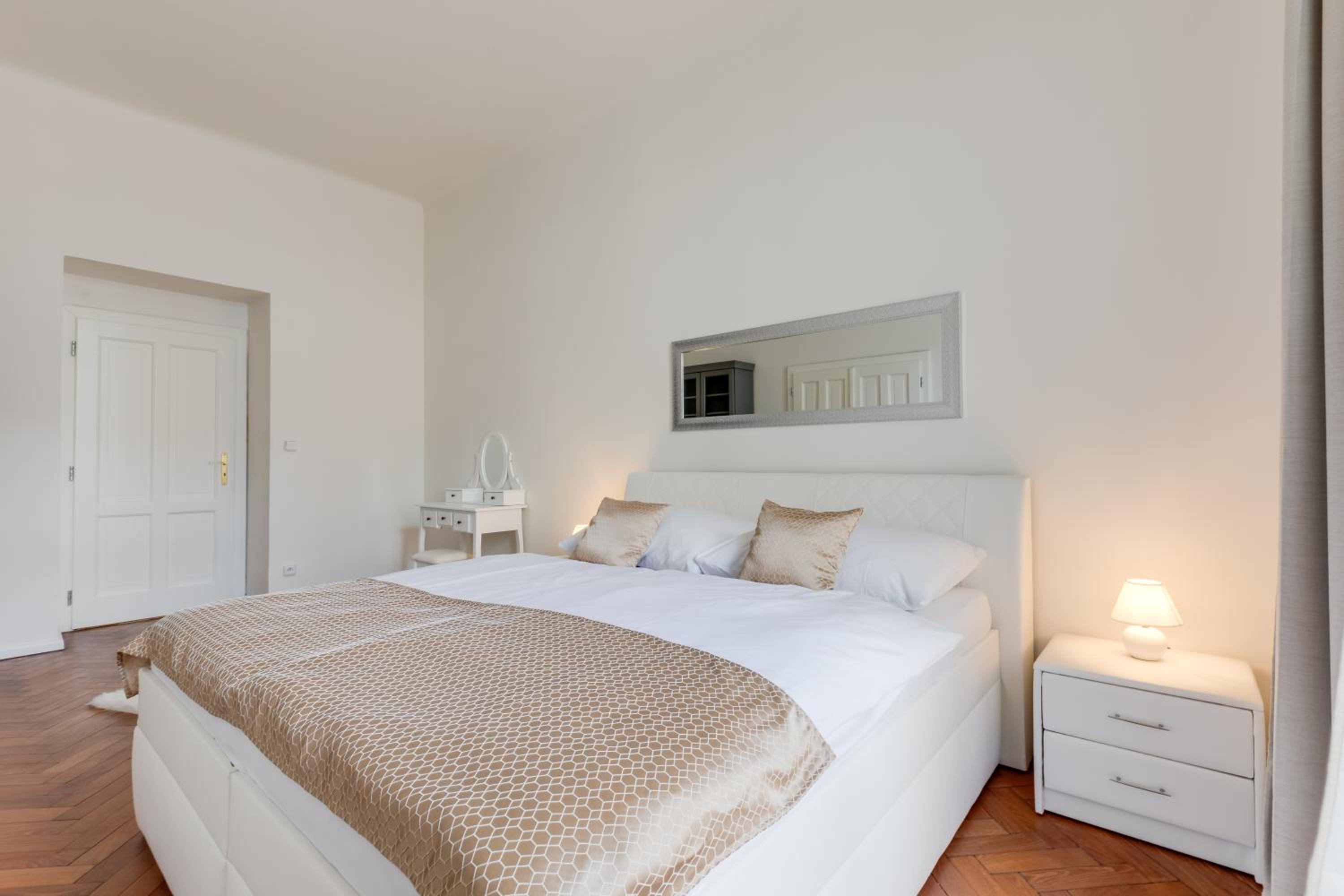 Luxury Riverside Apartments In The Center Of Prague