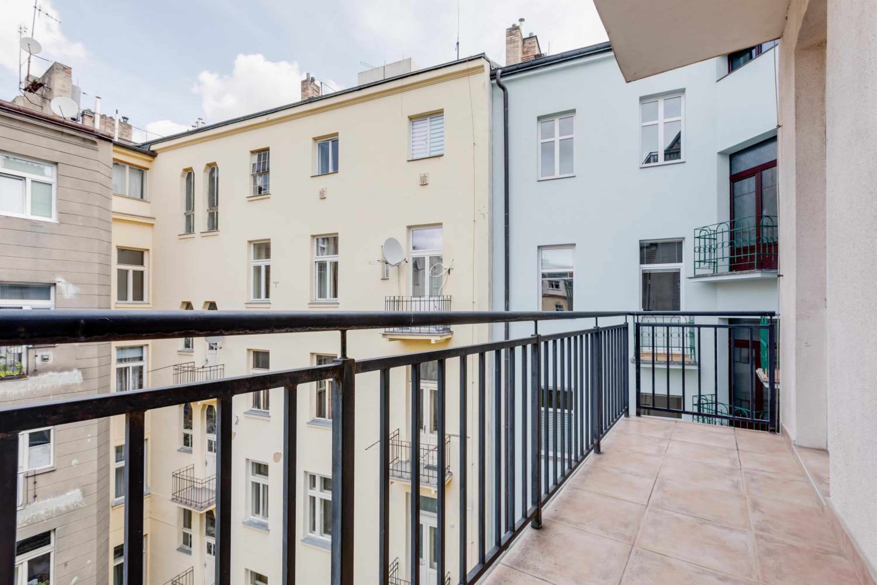 Luxury Riverside Apartments In The Center Of Prague