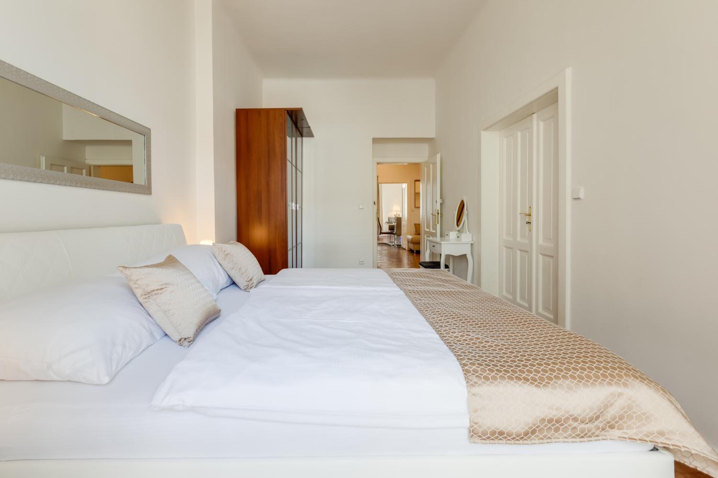 Luxury Riverside Apartments In The Center Of Prague