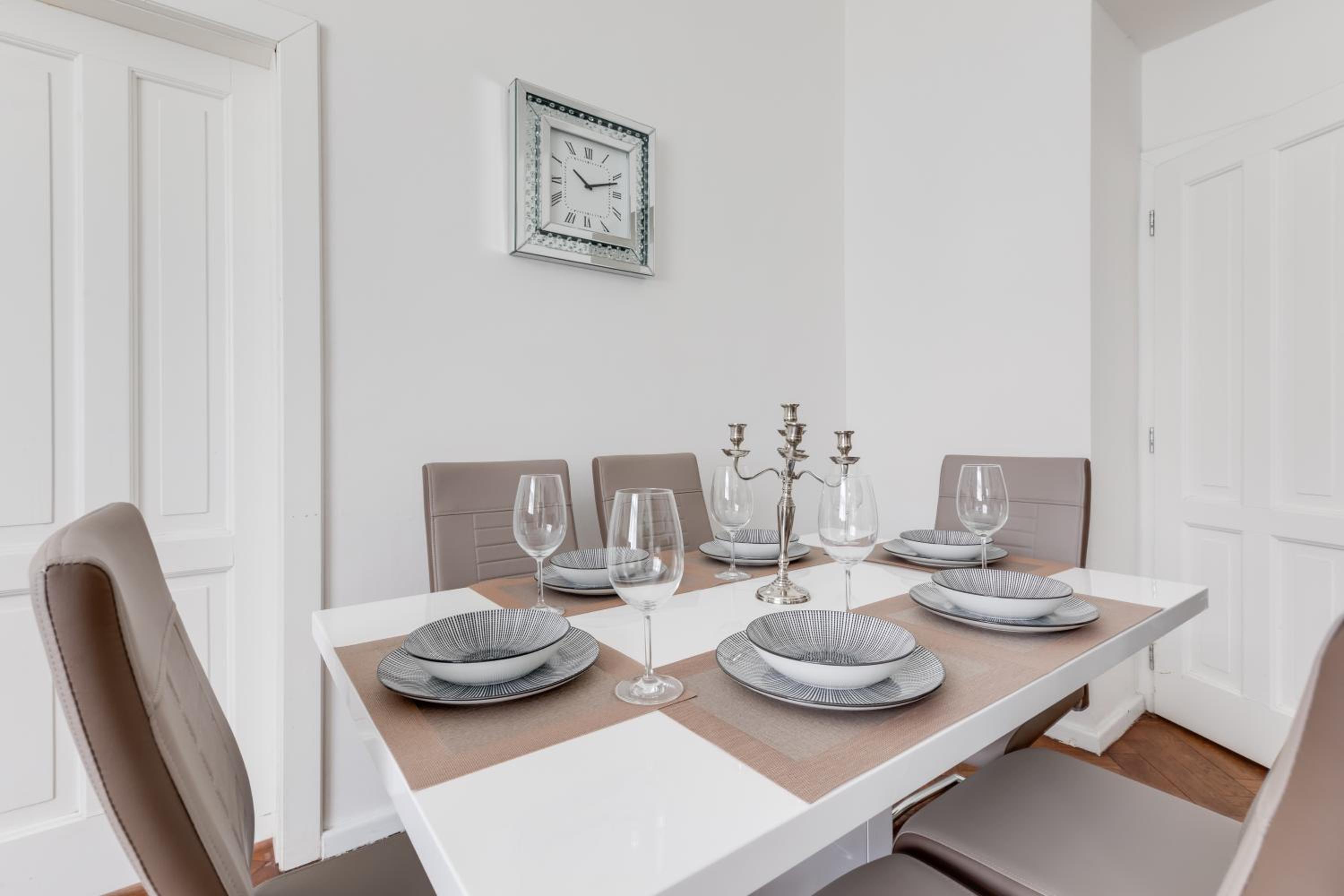 Luxury Riverside Apartments In The Center Of Prague