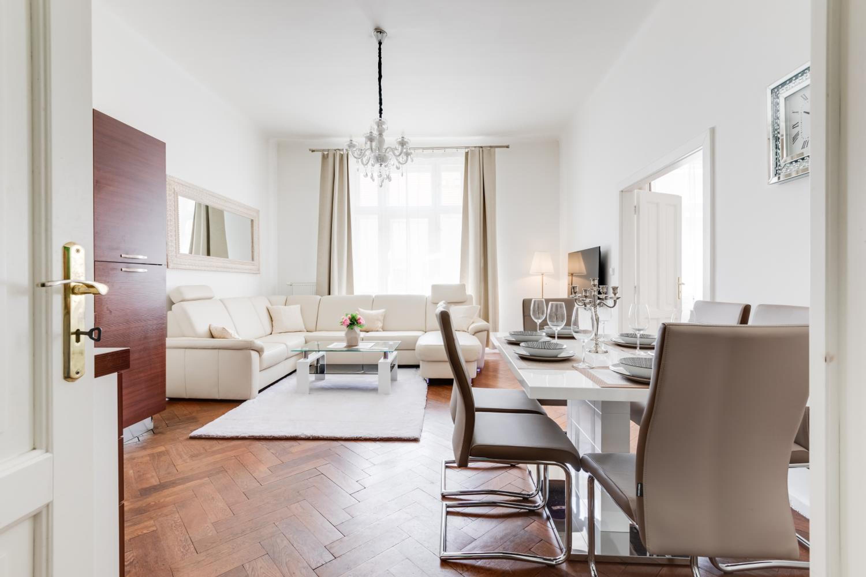 Luxury Riverside Apartments In The Center Of Prague