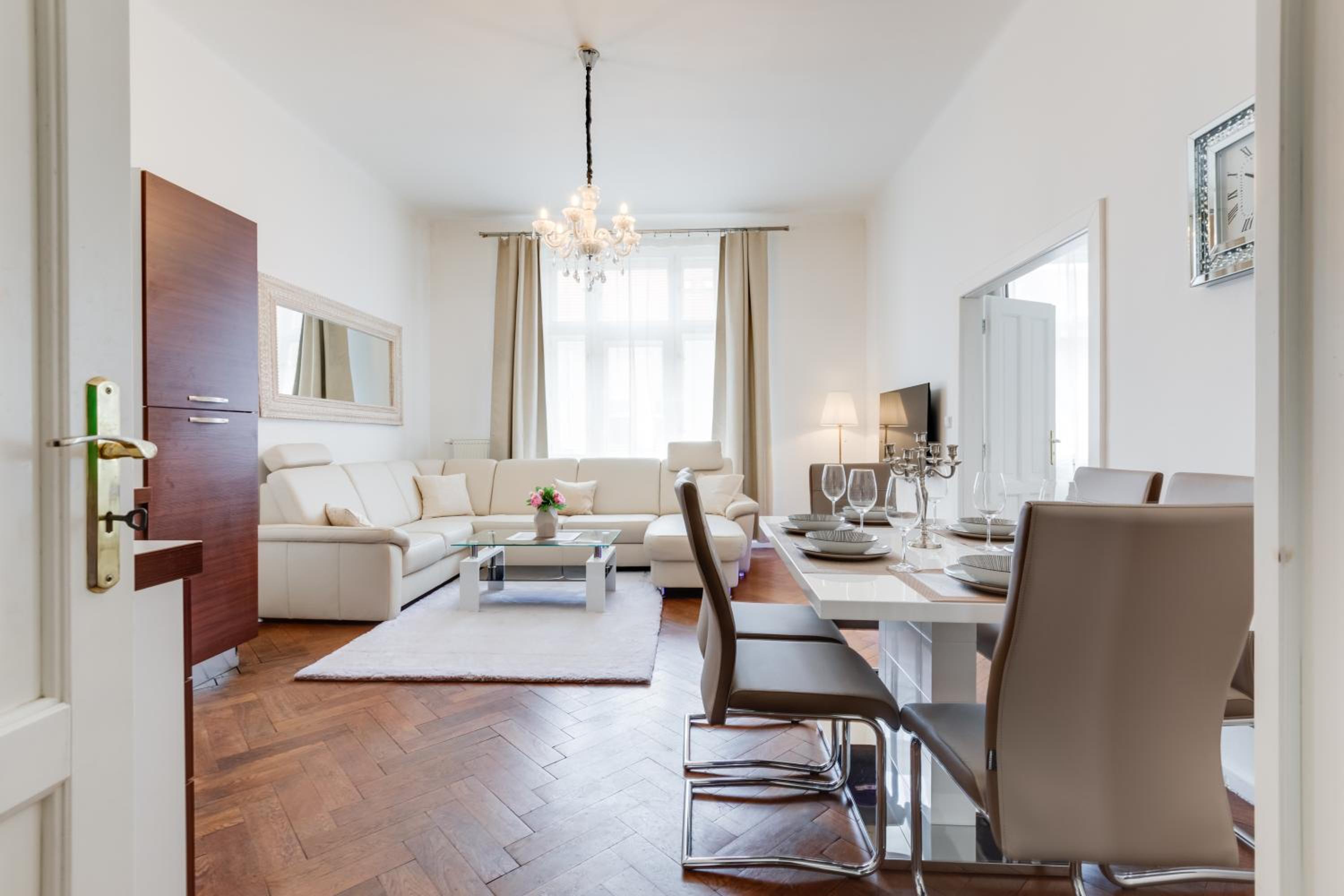 Luxury Riverside Apartments In The Center Of Prague