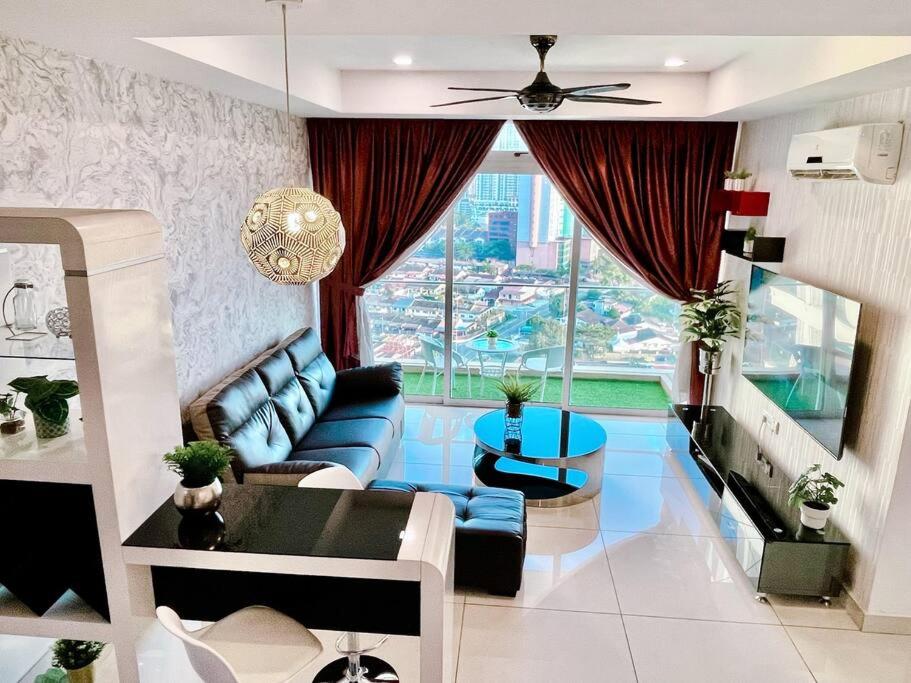 Hotel KSL CityMall 9-12pax 3BRs PrivateLift-SmartTV70inch - Image 1