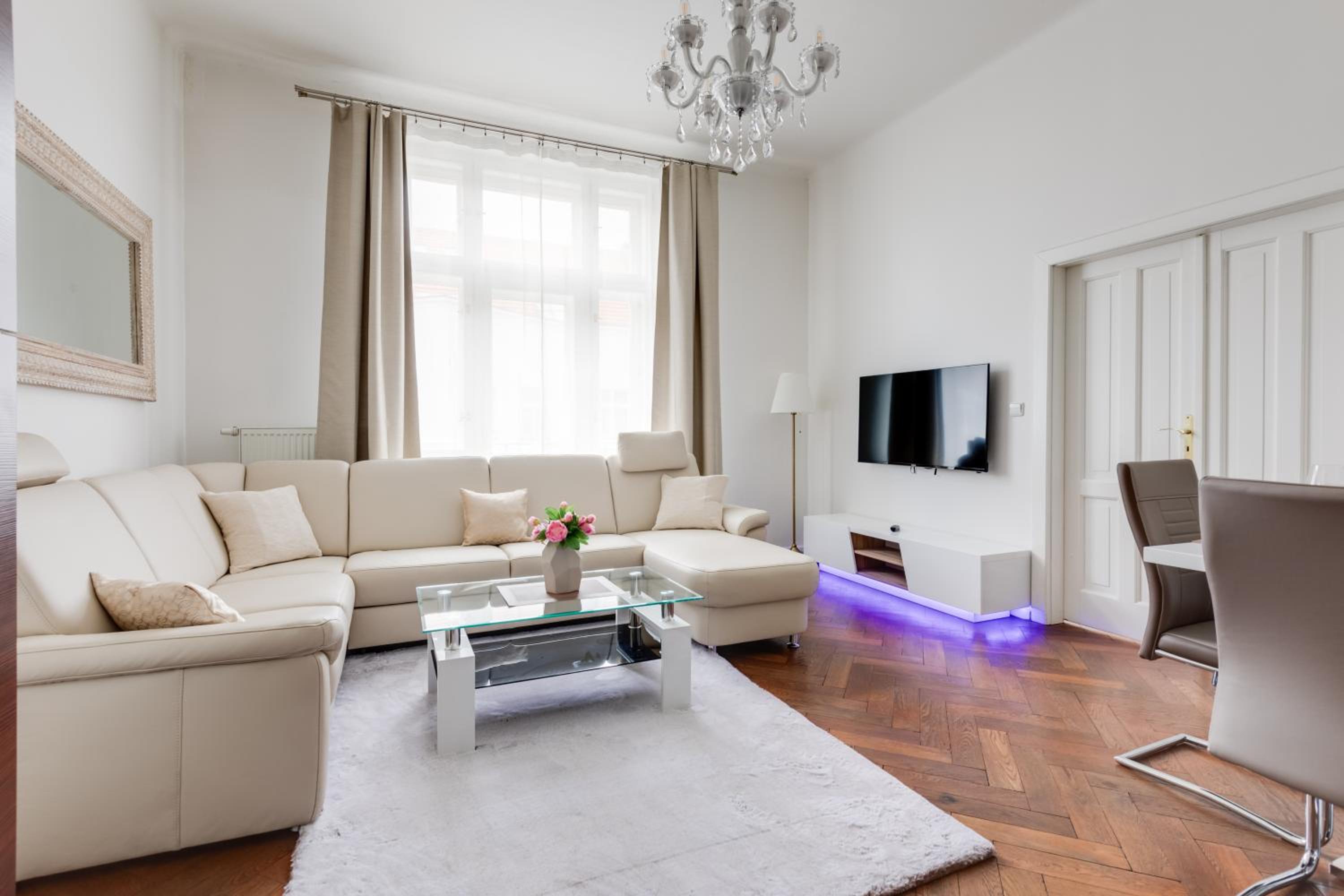 Luxury Riverside Apartments In The Center Of Prague