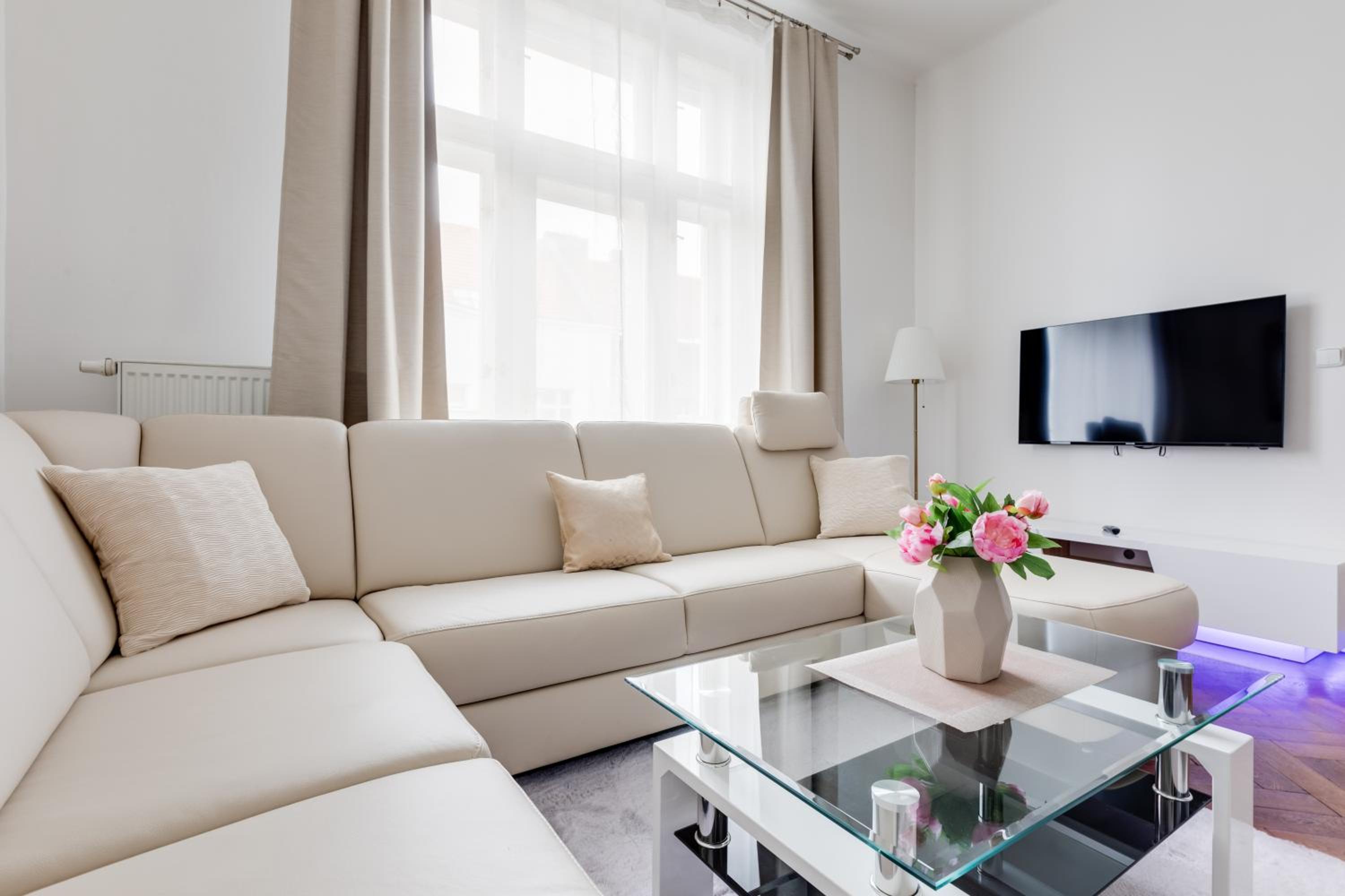 Luxury Riverside Apartments In The Center Of Prague