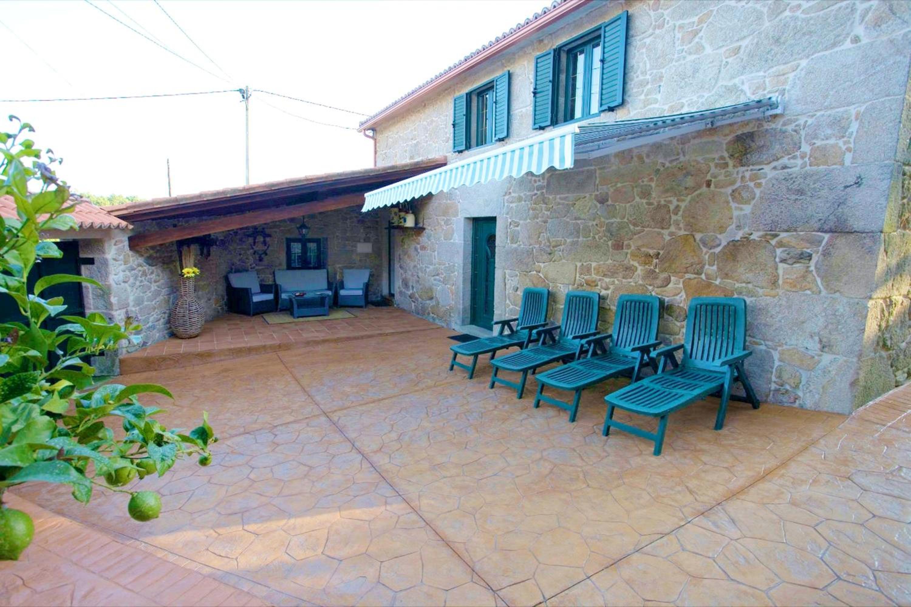 Elegant house in Cuntis with pool