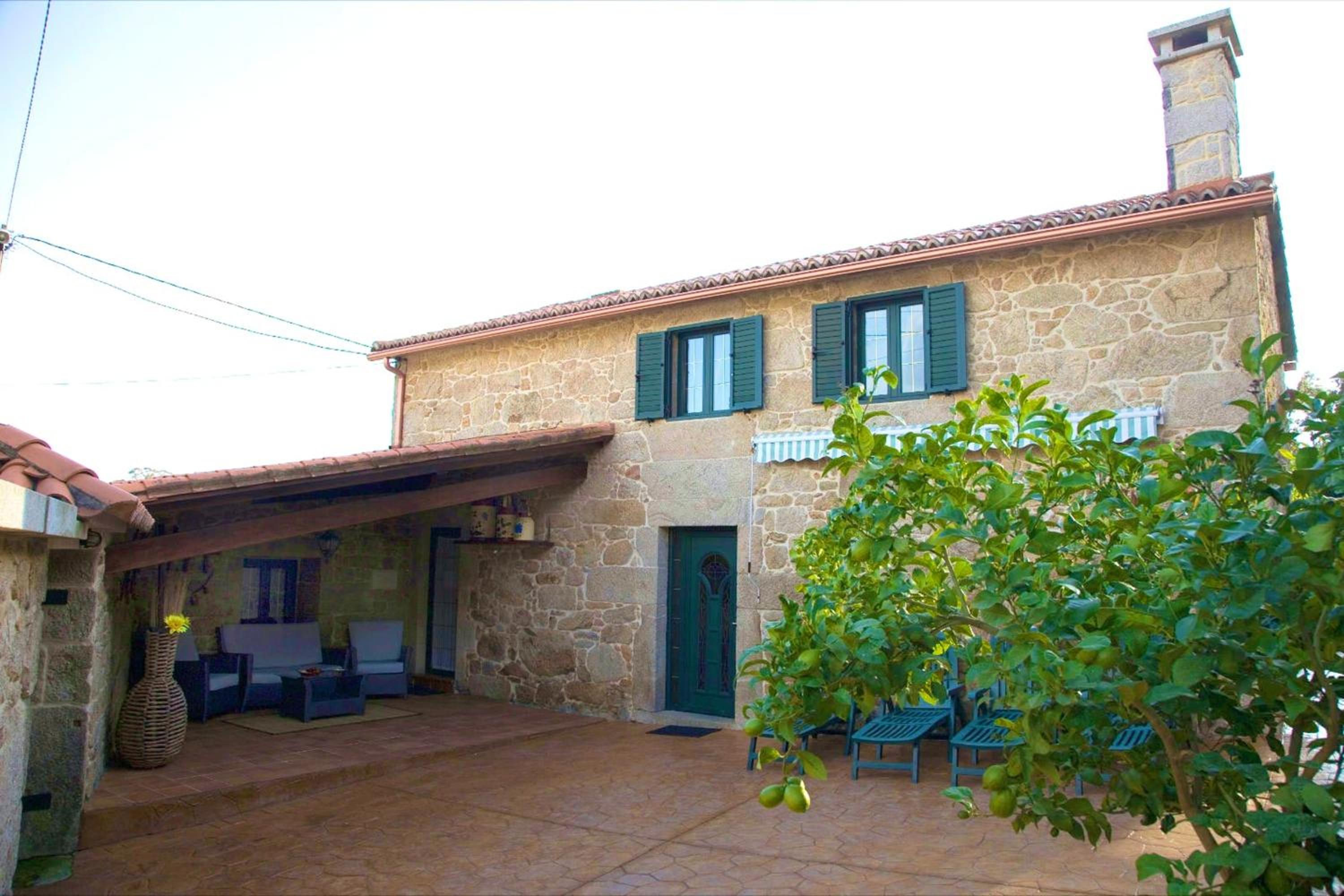Elegant house in Cuntis with pool