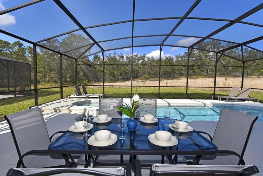 6 bedroom Private Pool Hom Watersong Resort home
