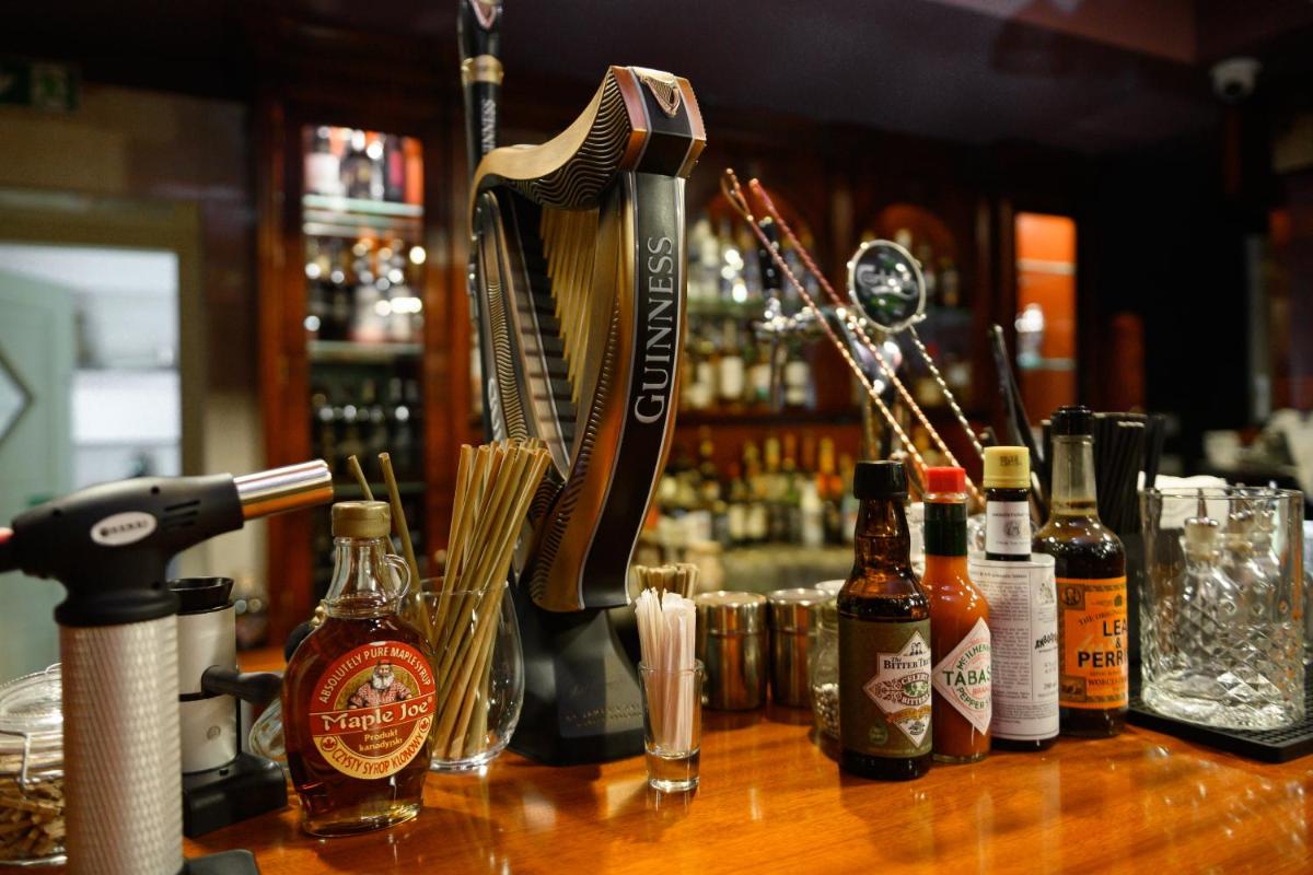 bar
