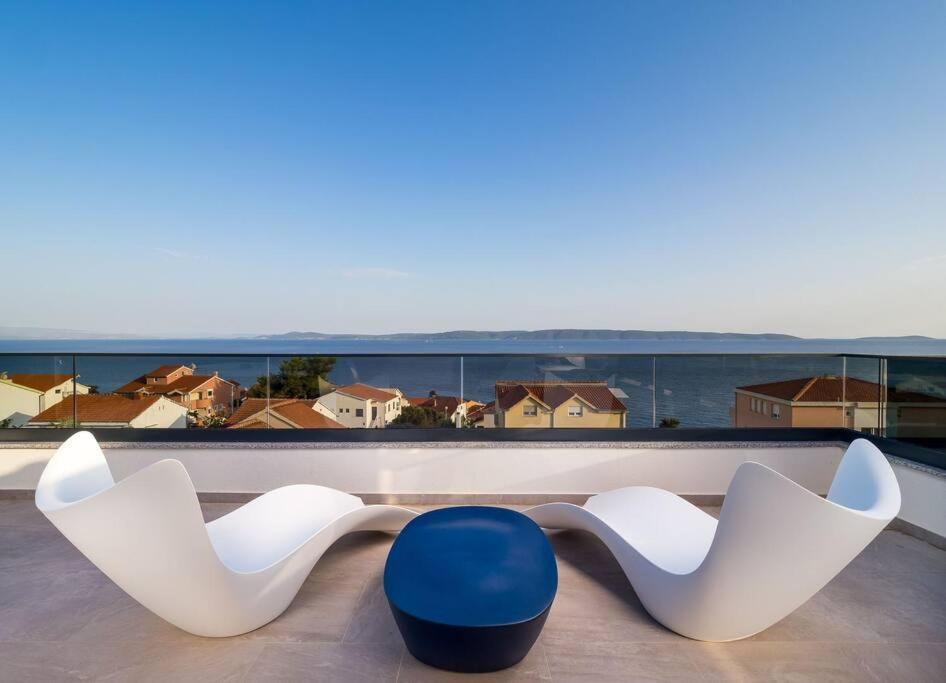 Luxury apartment- balcony- private rooftop and jacuzzi- common pool photo 5