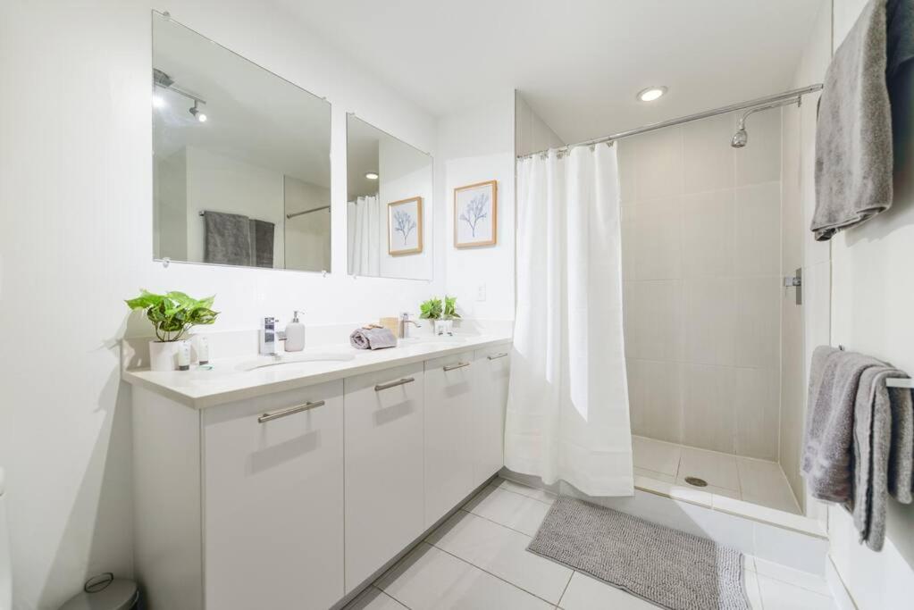 Lovely Condo At Midtown Miami with pool