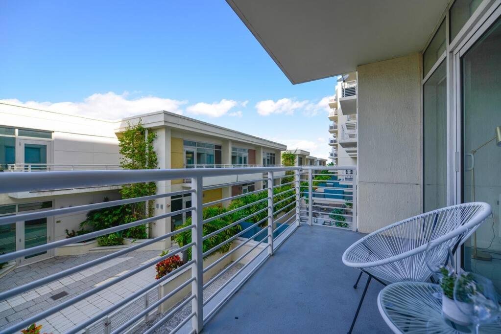 Lovely Condo At Midtown Miami with pool